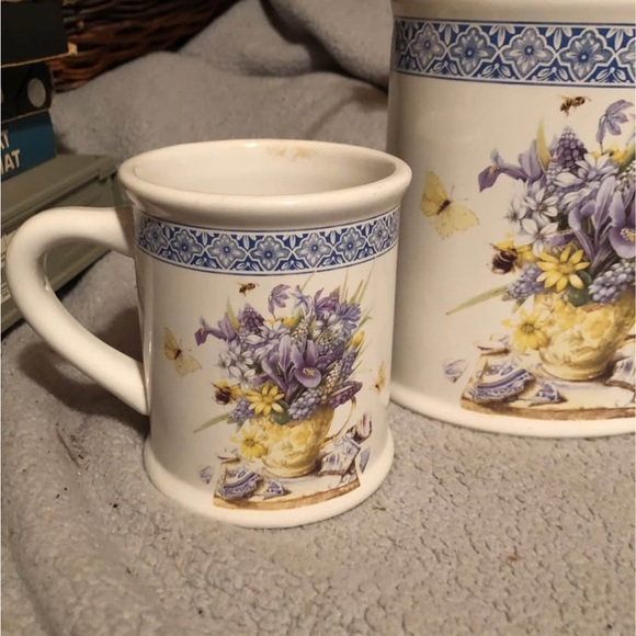 Hallmark Blue and White Floral Tea Set - Picture 2 of 8
